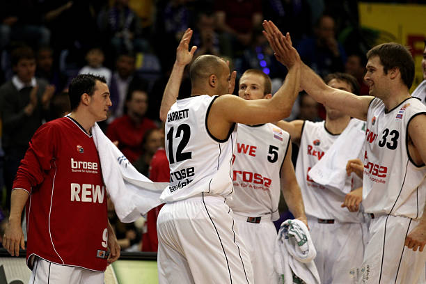 一直以来占 一直以来占