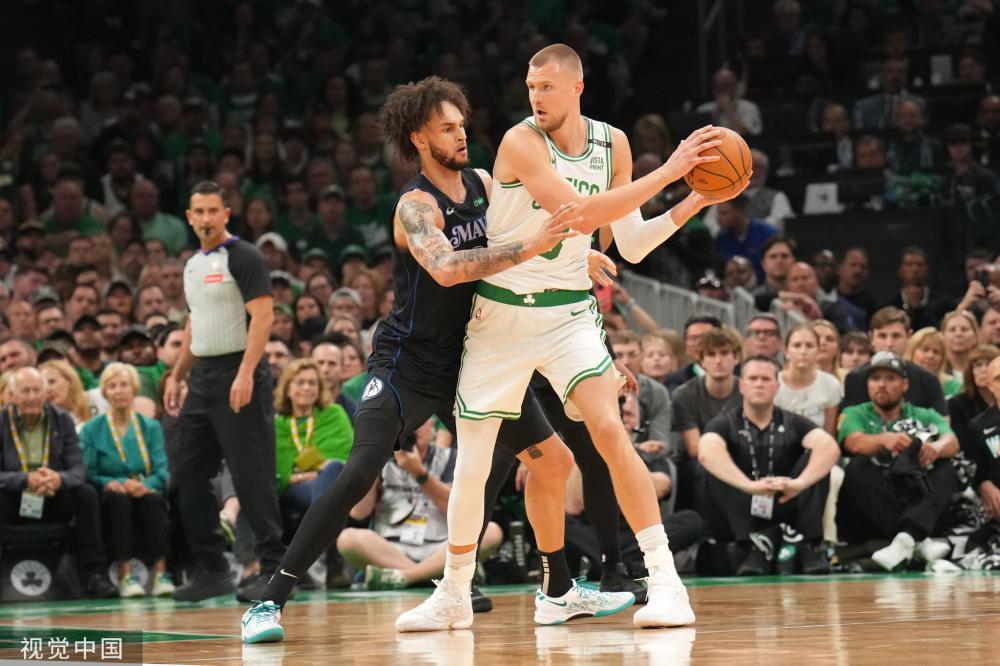 霍纳曝光梅赛德斯惊天阴谋！拉塞尔安全车设局险毁掉维斯塔潘整个赛季